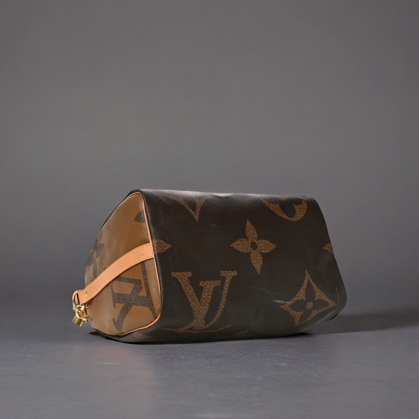 Reverse Monogram Giant Speedy Bandouliere 30