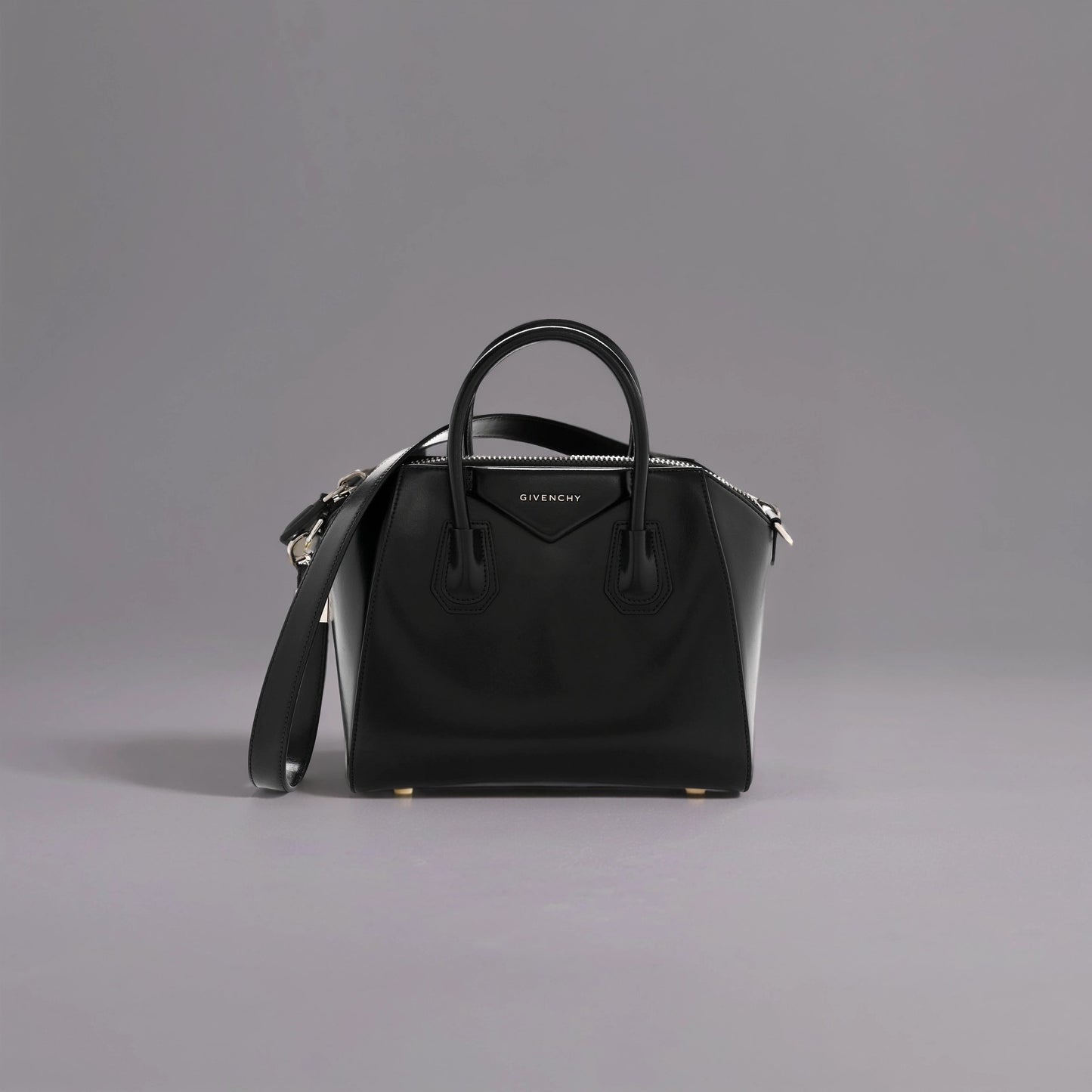 Shiny Lord Calfskin Small Antigona Black