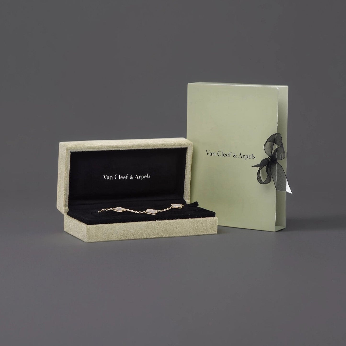 18K Yellow Gold Mother of Pearl 5 Motifs Vintage Alhambra Bracelet