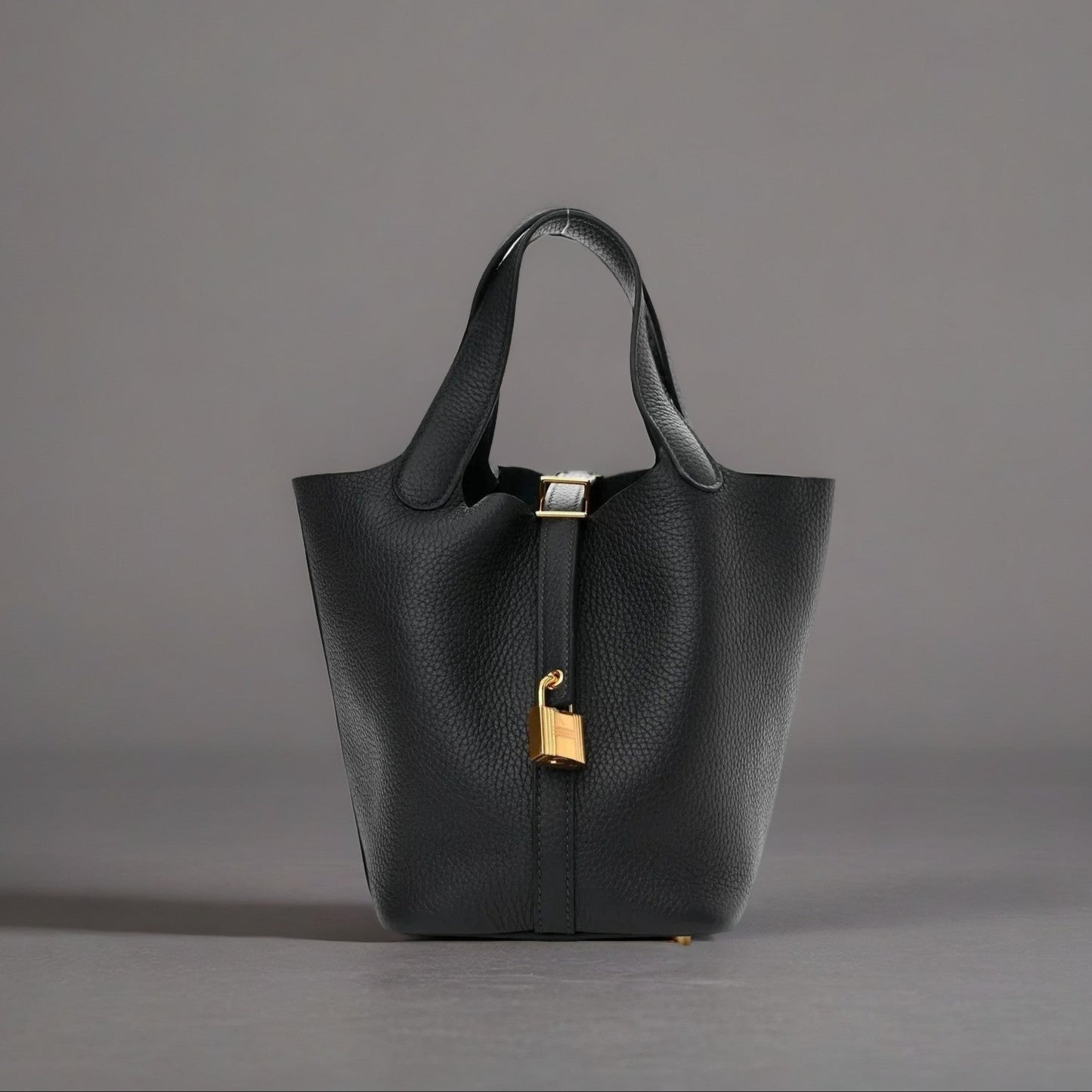 Taurillon Clemence Picotin Lock 18 PM Black