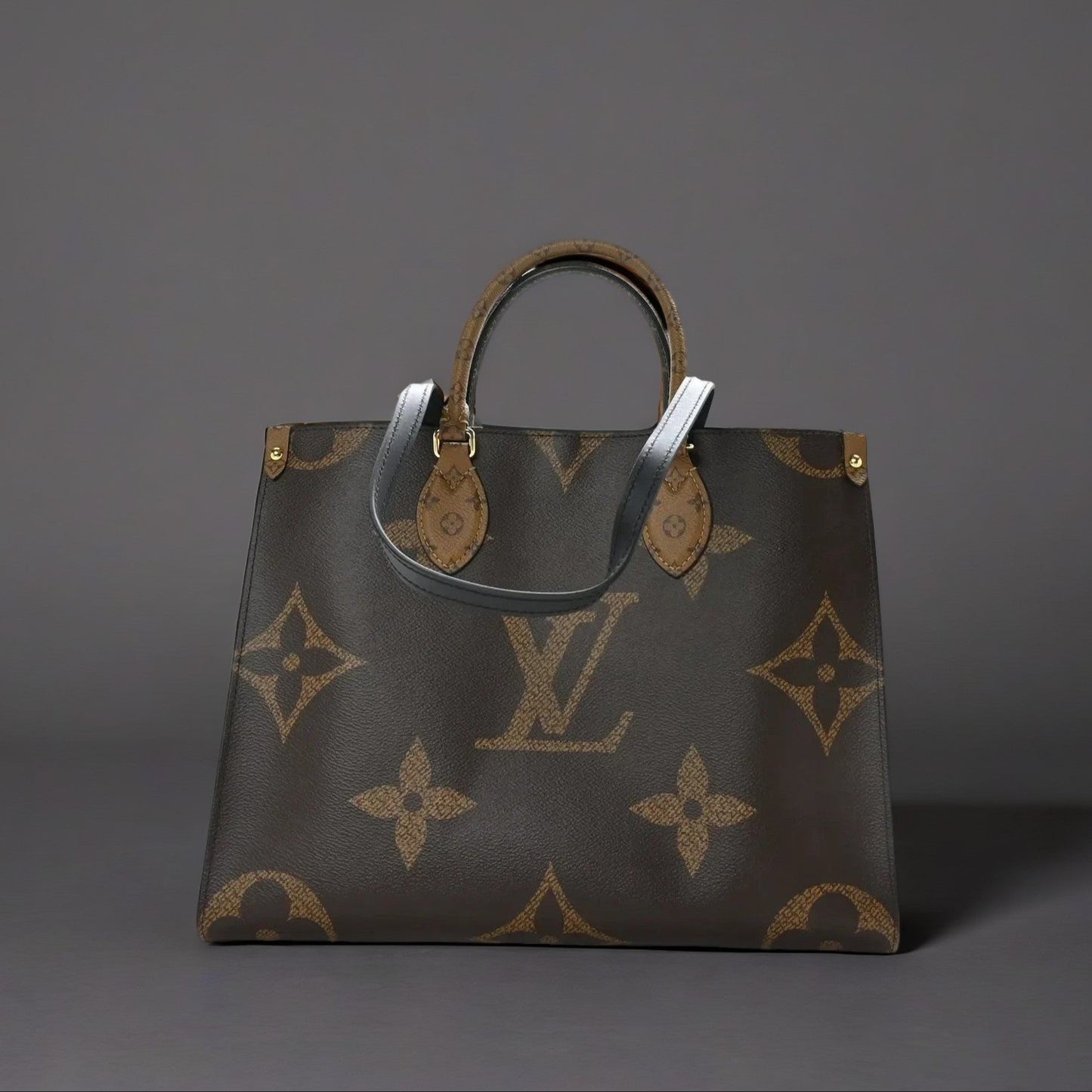 Reverse Monogram Giant Onthego MM