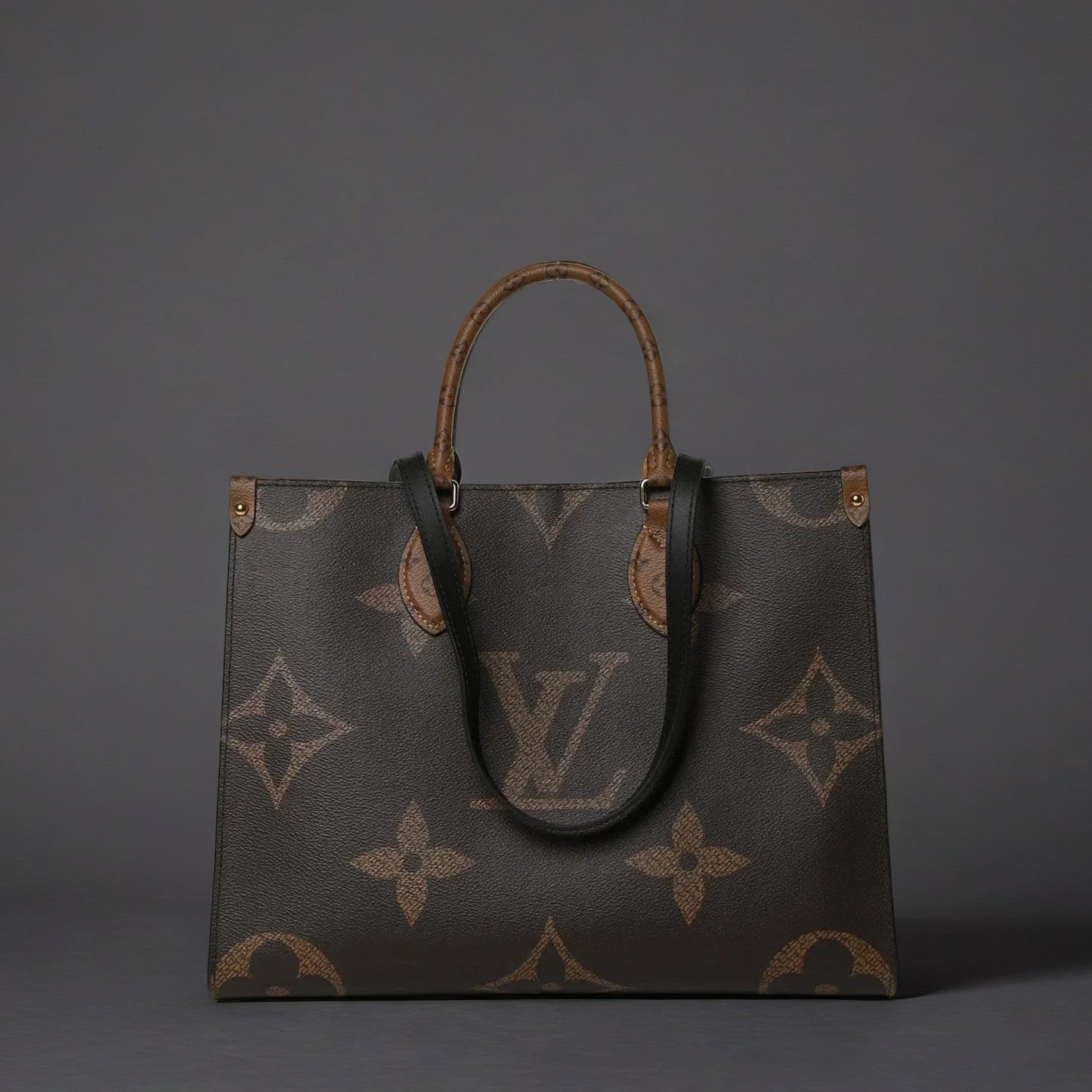 Reverse Monogram Giant Onthego MM