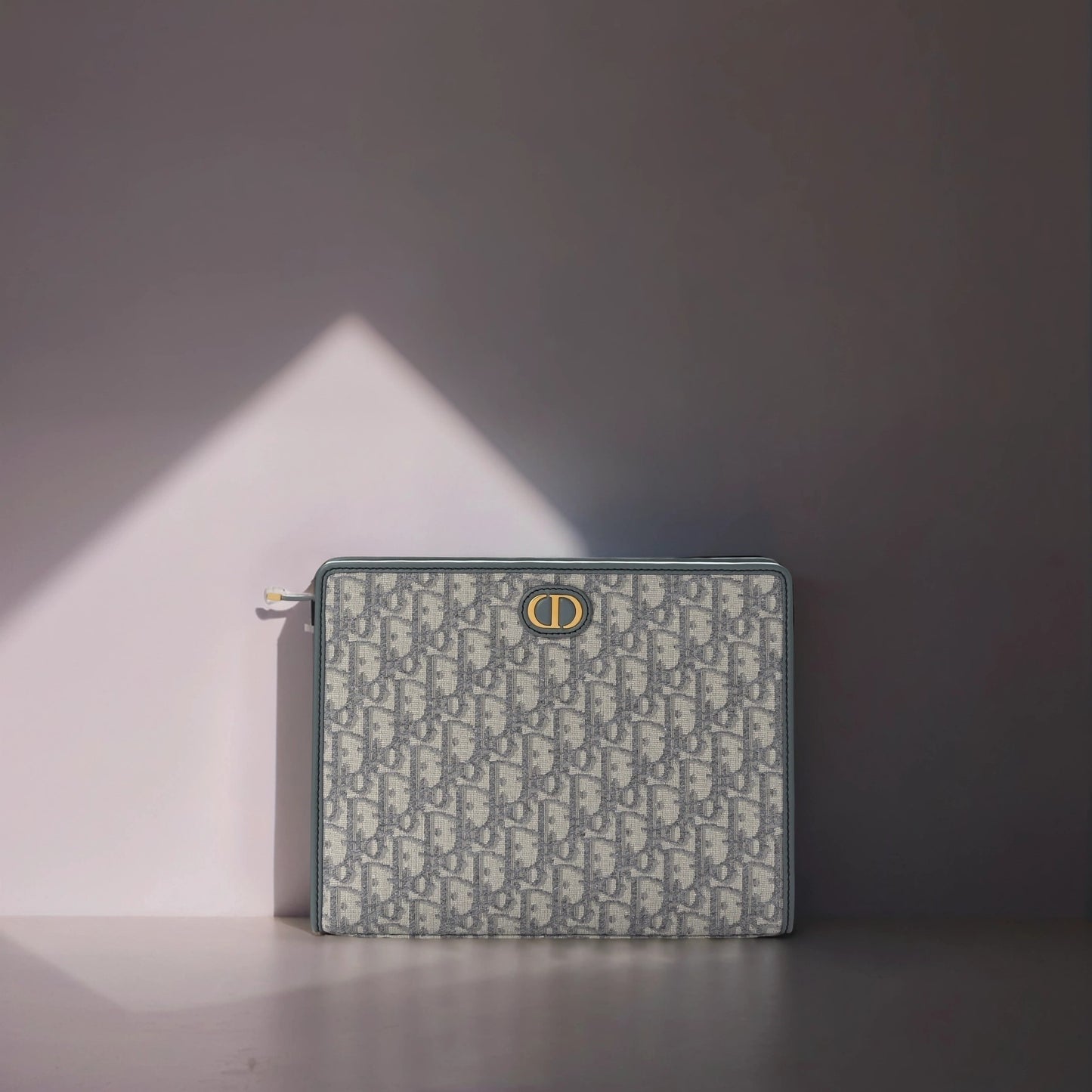 Oblique Medium 30 Montaigne Pouch Grey