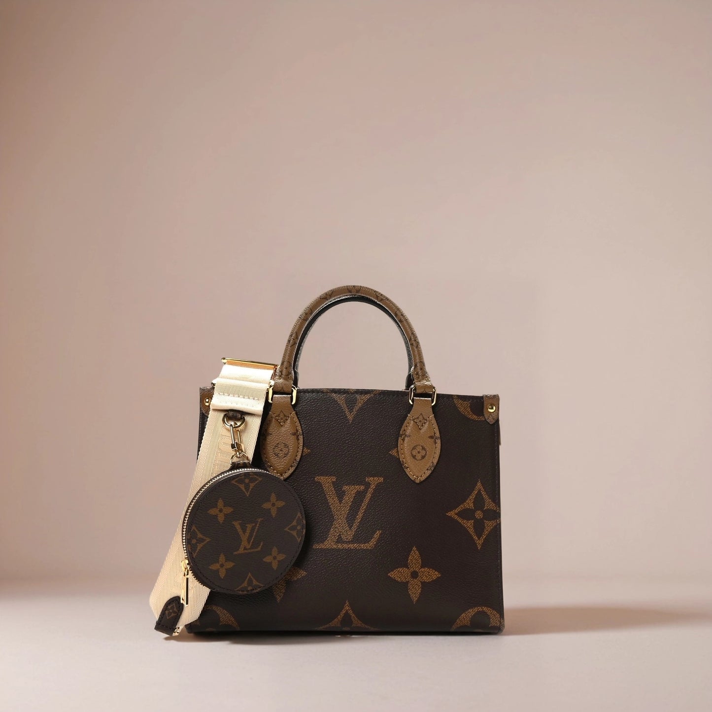 Reverse Monogram Giant Onthego PM