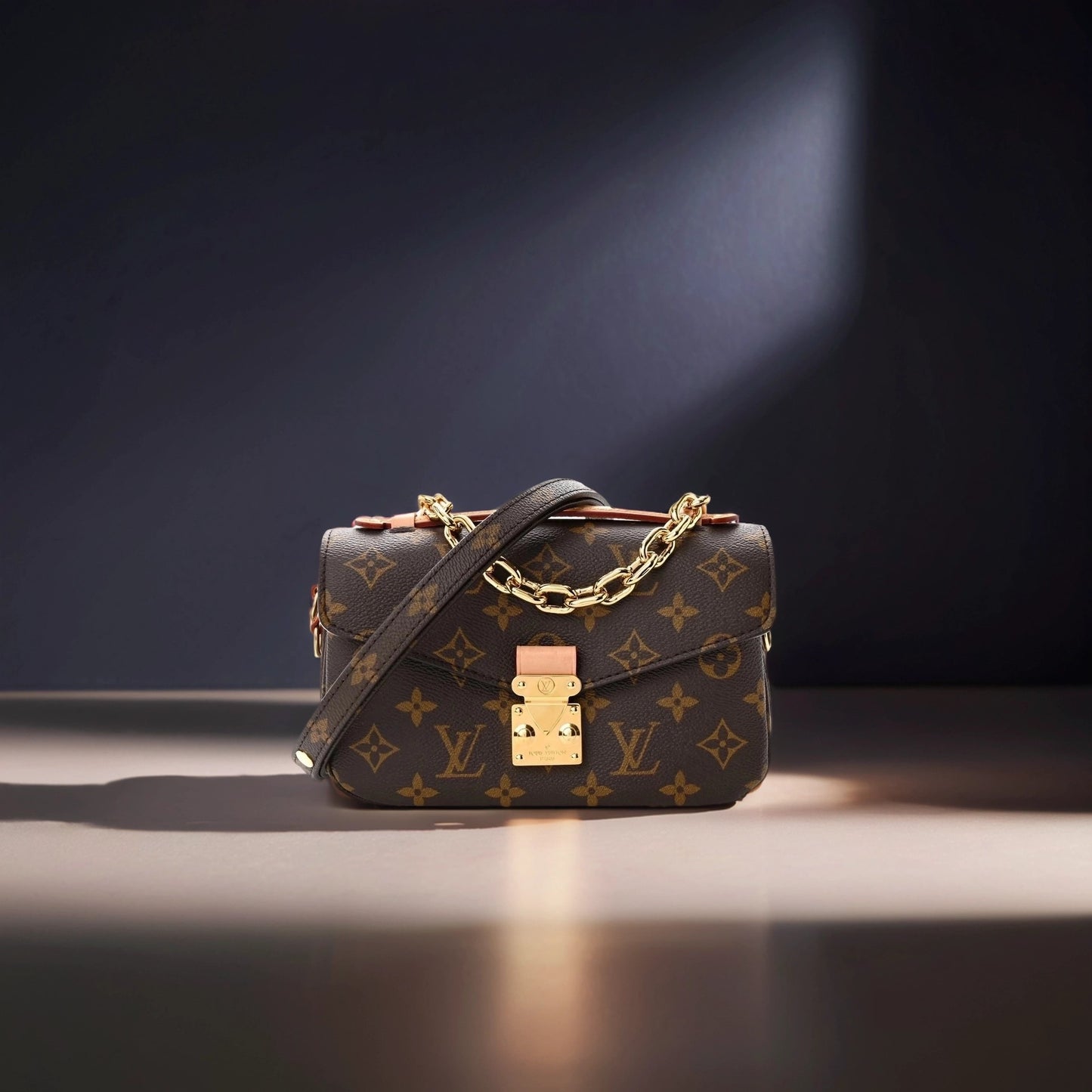 Monogram Pochette Metis East West