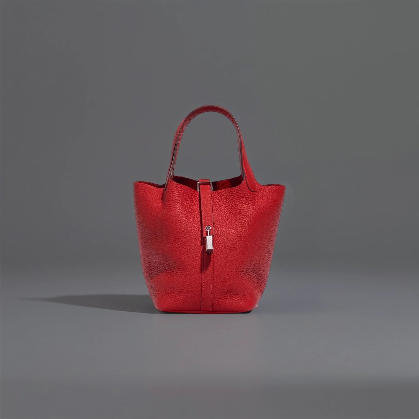 Taurillon Clemence Picotin Lock 18 PM Rouge Casaque