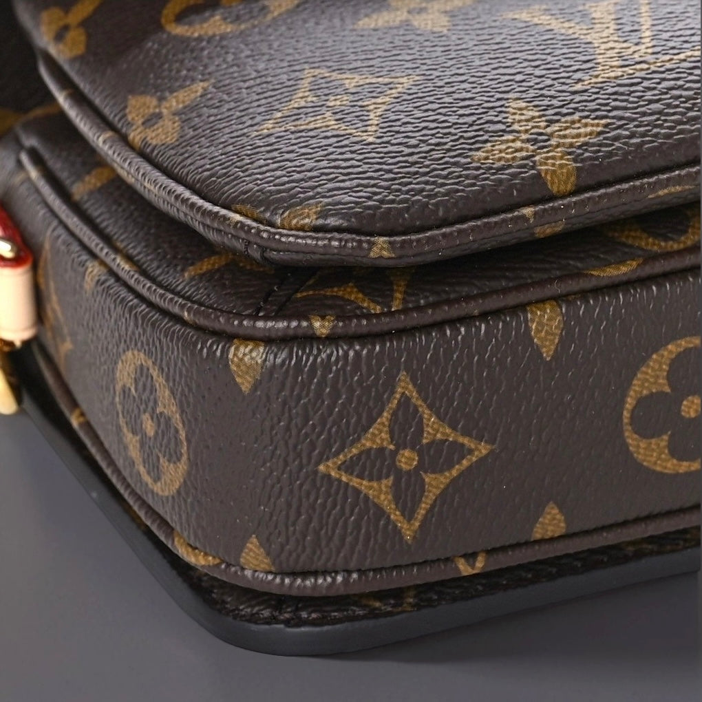 Monogram Pochette Metis East West