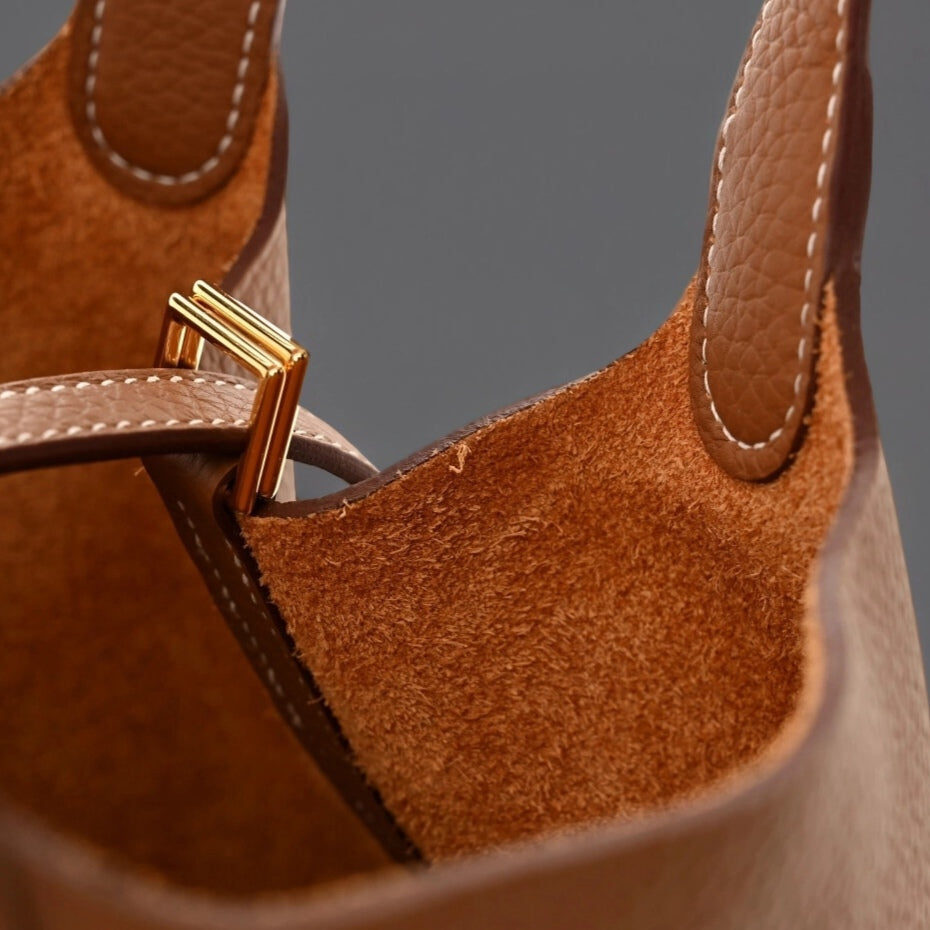 Taurillon Clemence Picotin Lock 18 PM Gold