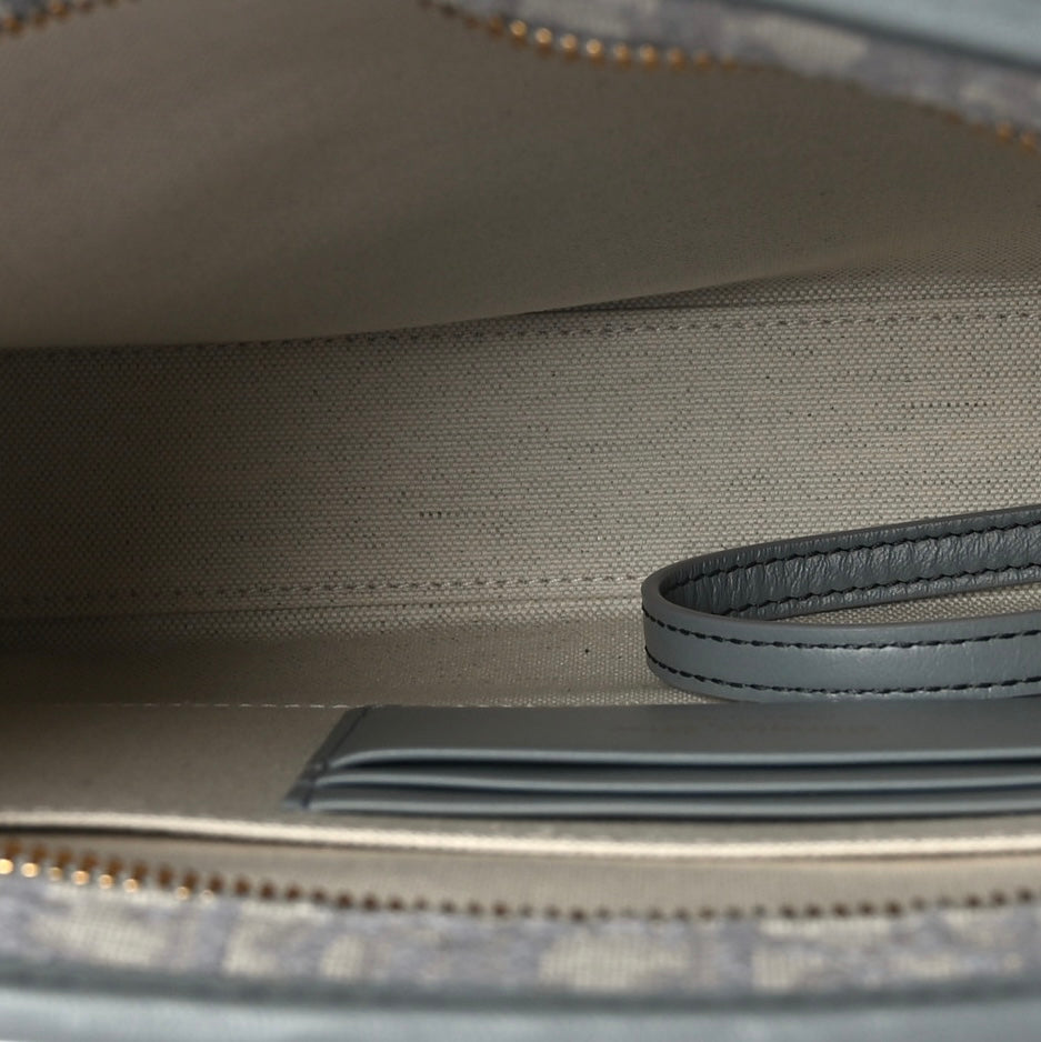 Oblique Medium 30 Montaigne Pouch Grey