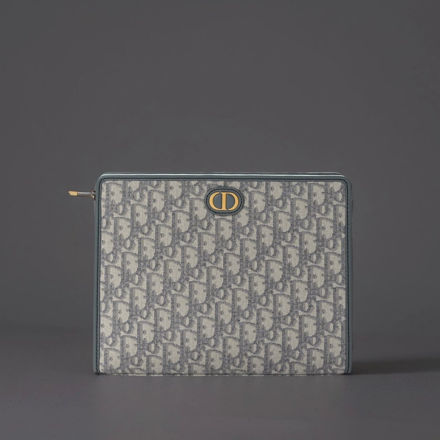 Oblique Medium 30 Montaigne Pouch Grey