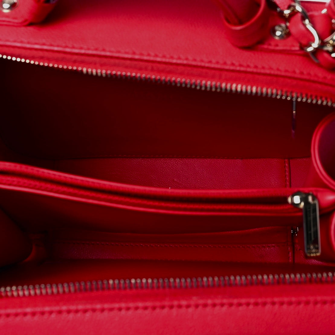 Caviar Quilted Medium CC Filigree Vanity Case Red