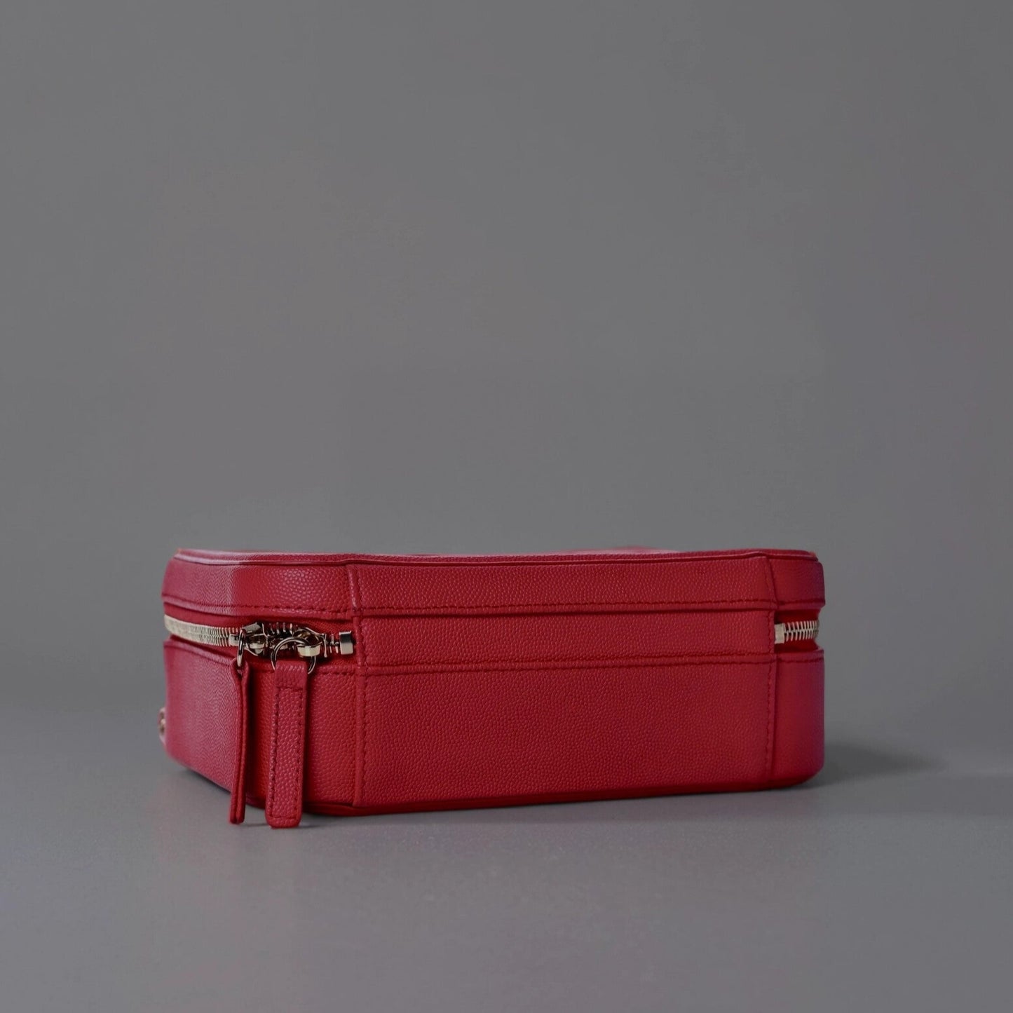 Caviar Quilted Medium CC Filigree Vanity Case Red