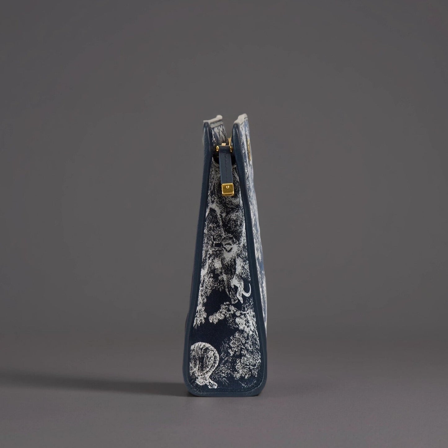 30 Montaigne Dea Pouch Blue Toile de Jouy