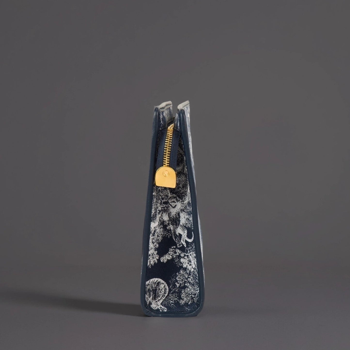 30 Montaigne Dea Pouch Blue Toile de Jouy