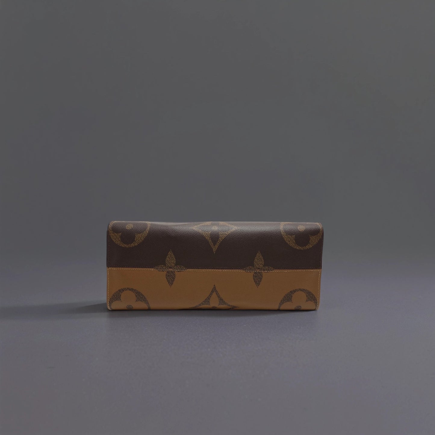 Reverse Monogram Giant Onthego MM