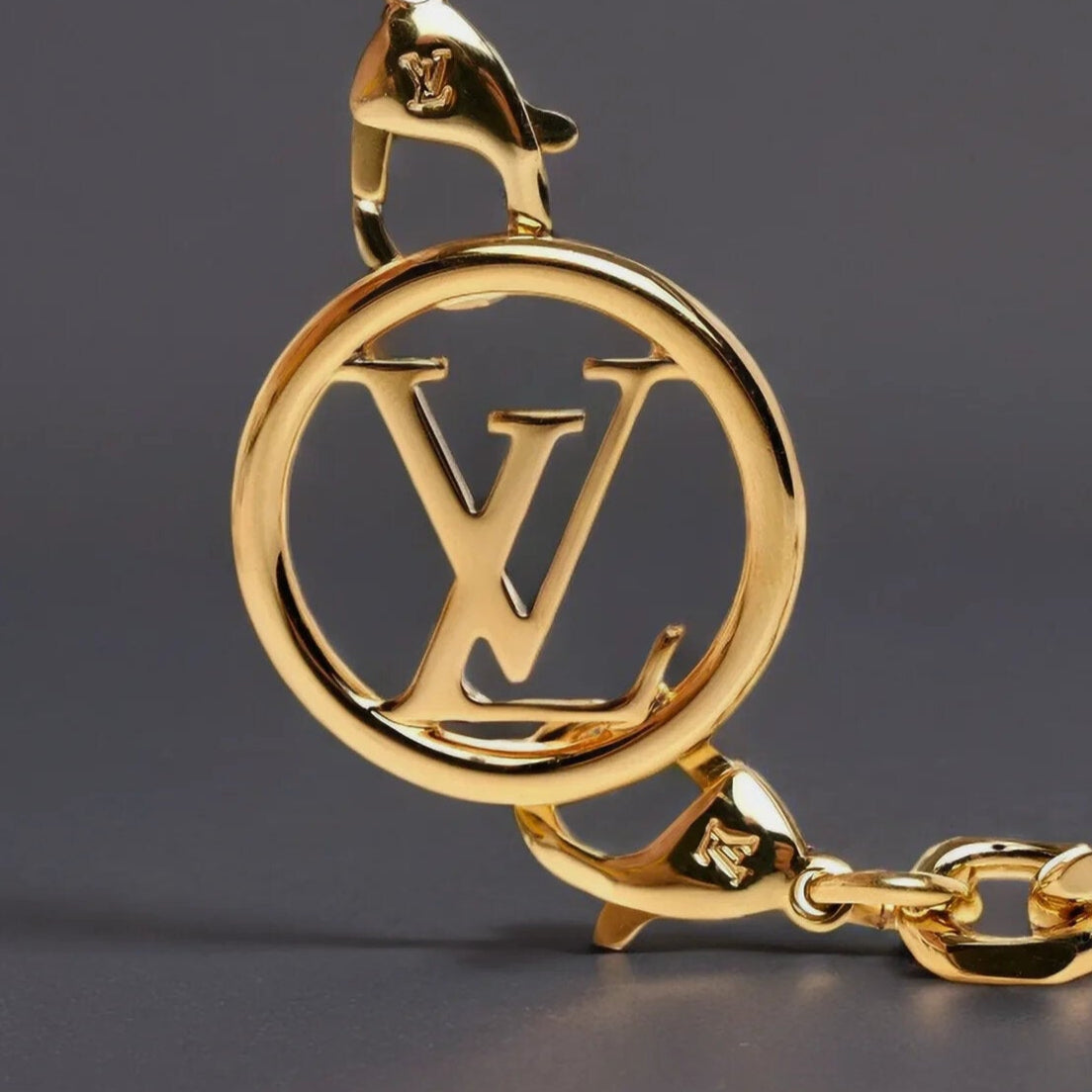 Metal Pochette Coussin Chain Strap Gold