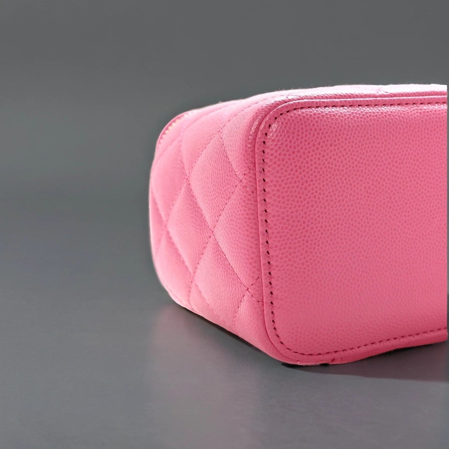 Caviar Quilted Small Vanity Case With Chain Pink