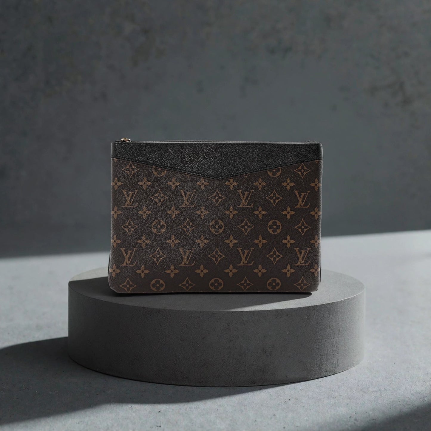 Monogram Daily Pouch Black