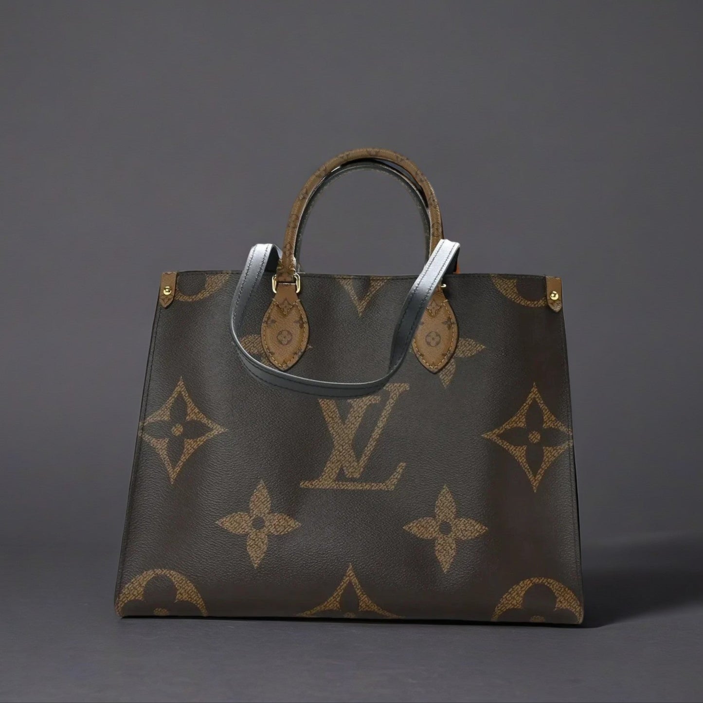 Reverse Monogram Giant Onthego MM