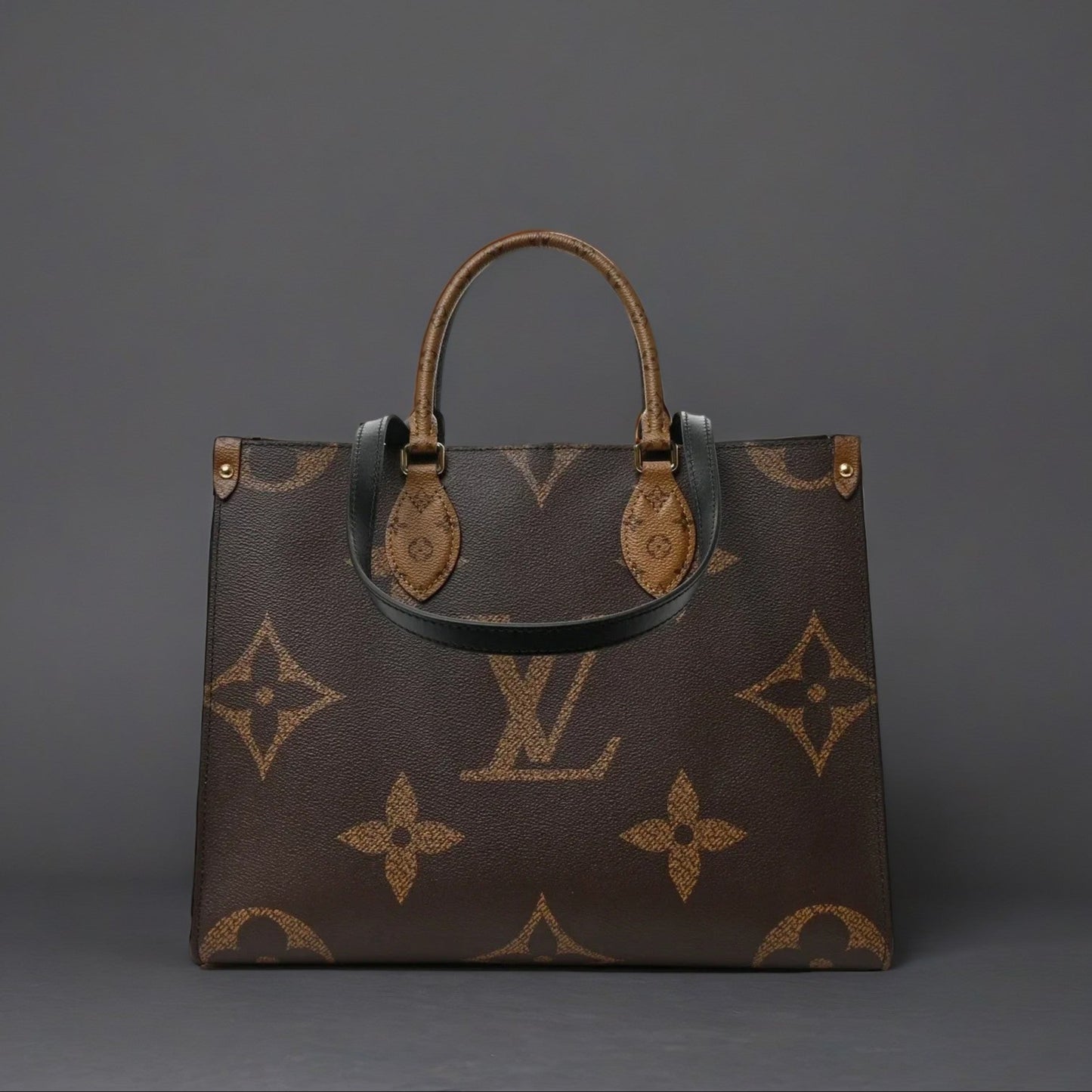 Reverse Monogram Giant Onthego MM