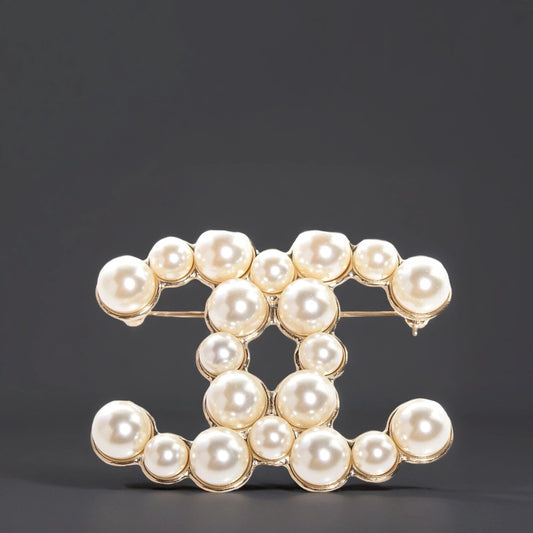 Pearl CC Brooch Gold
