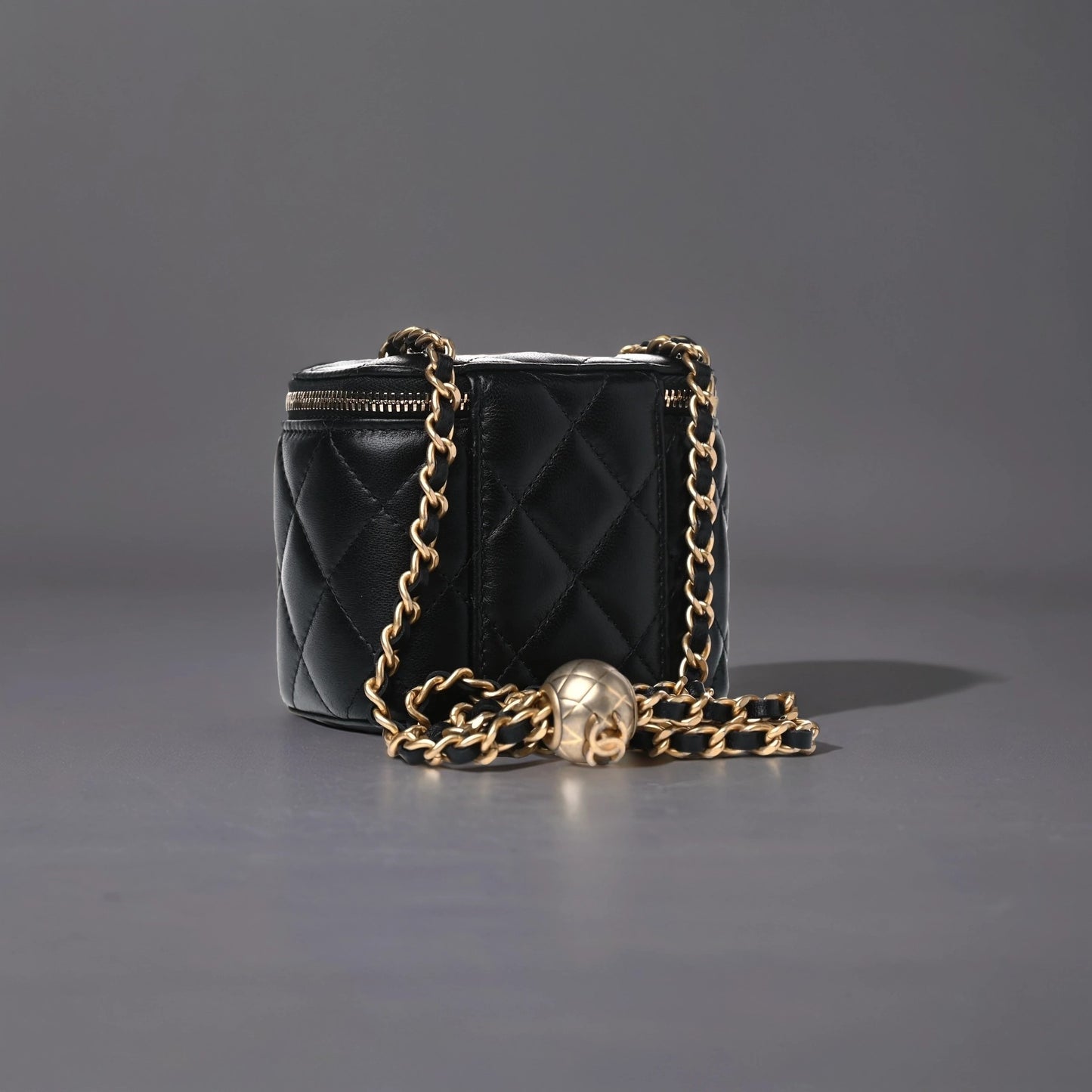 Lambskin Quilted Mini Pearl Crush Vanity Case With Chain Black