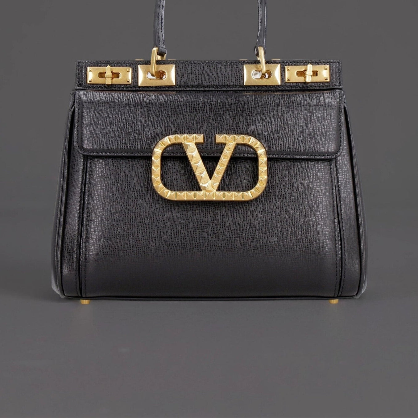 Valentino Garavani - Leather medium Rockstud Alcove bag