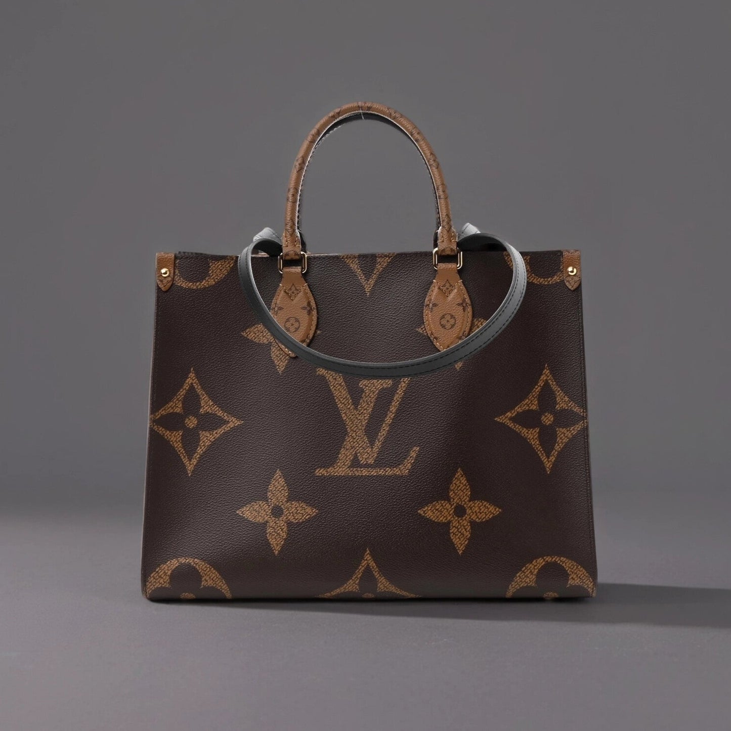 Reverse Monogram Giant Onthego MM