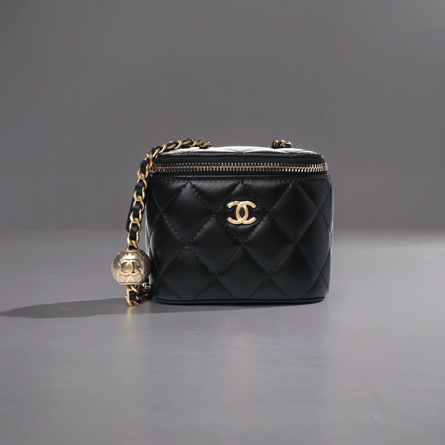 Lambskin Quilted Mini Pearl Crush Vanity Case With Chain Black
