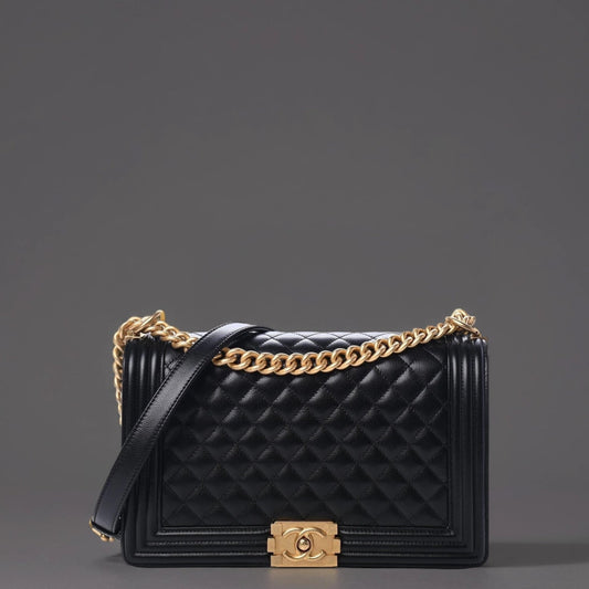 Caviar Quilted Medium Boy Flap Black