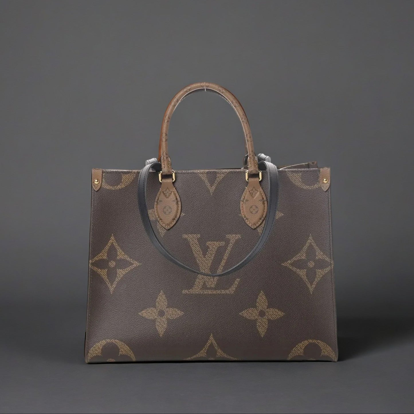 Reverse Monogram Giant Onthego MM